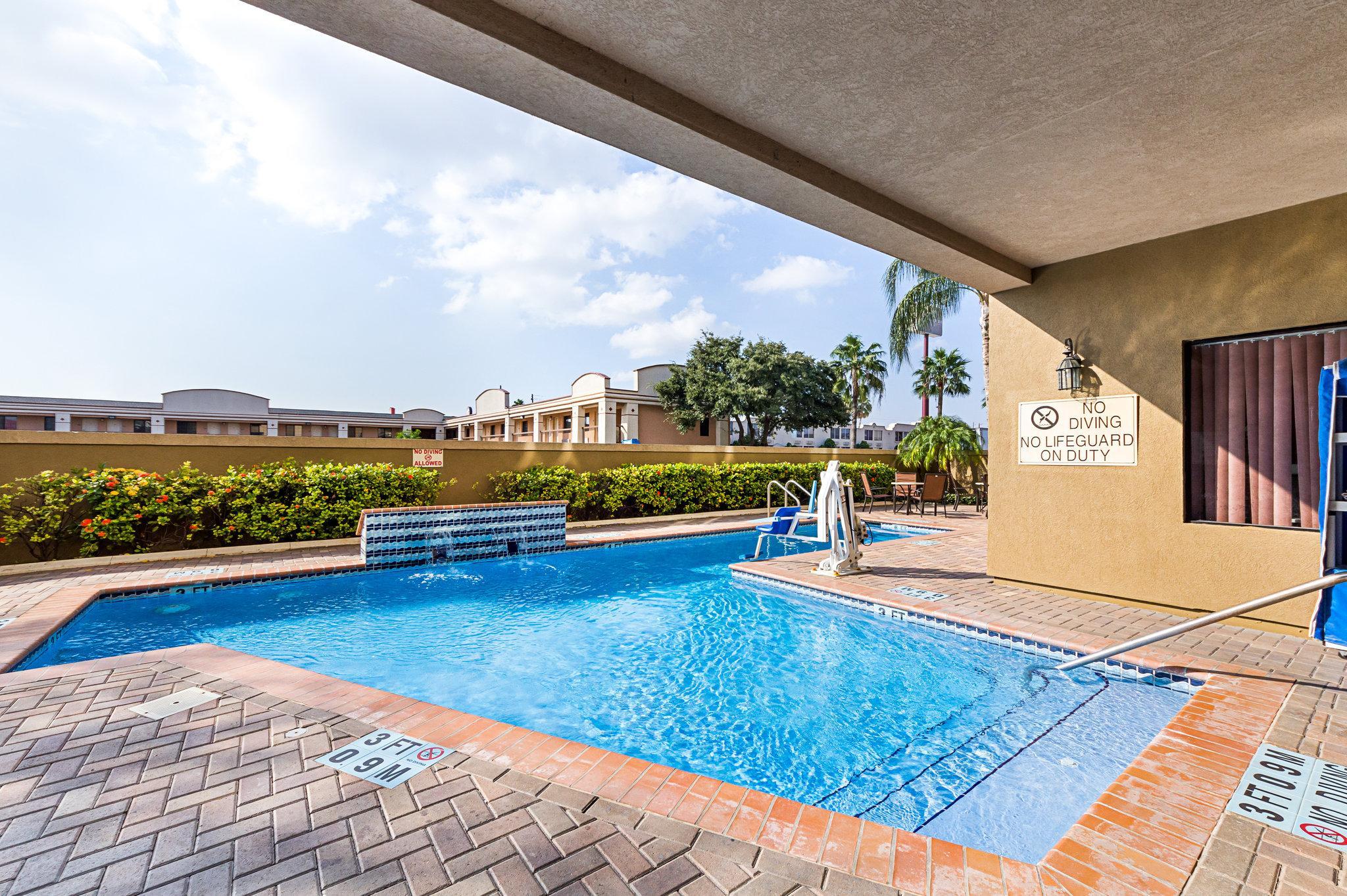 Comfort Suites At Plaza Mall McAllen Exterior photo